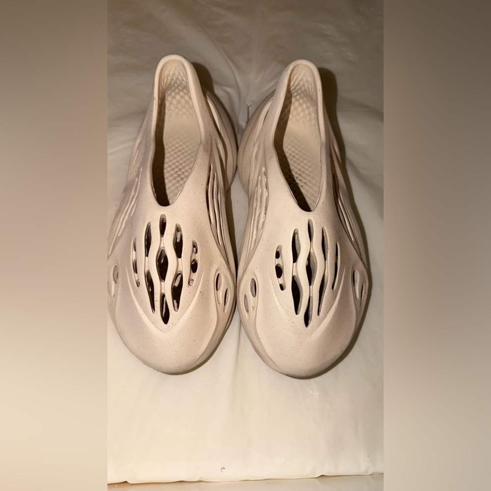 Yeezy Foam Runner “Sand” (Size 4.5)